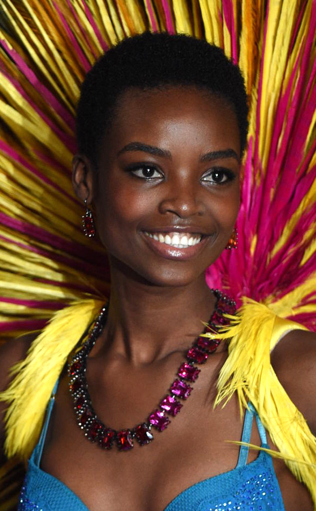 Maria Borges Rocks Afro Natural Hair On The Vs Runway E News